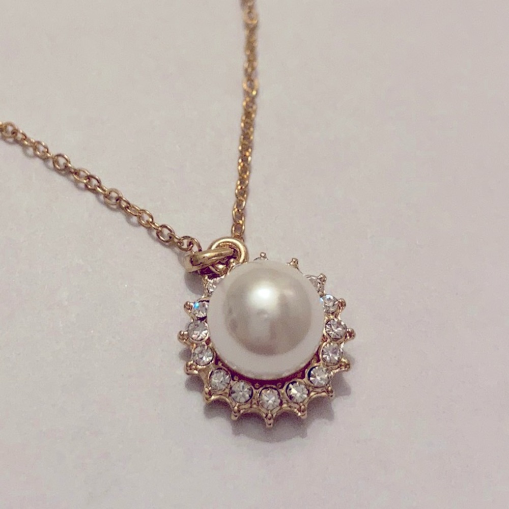 NEW Faux Pearl Gold Necklace